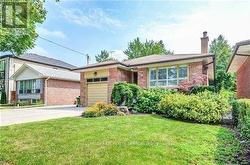 9 STOCKBRIDGE AVENUE N  Toronto, ON M8Z 4M6