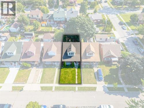 2284 Fraser AVENUE , Windsor, Ontario N8X 3Z7 4