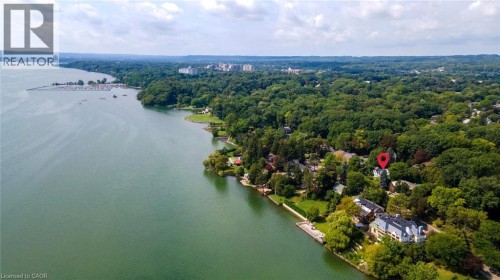 Waterfront property with extensive tree cover - 293 North Shore Boulevard E, Burlington, ON 