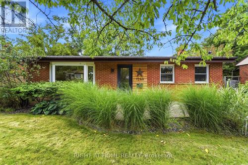 1244 De Quincy Crescent, Burlington, ON 