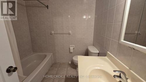 3rd floor bathroom - 28 Tangle Briarway, Toronto, ON 