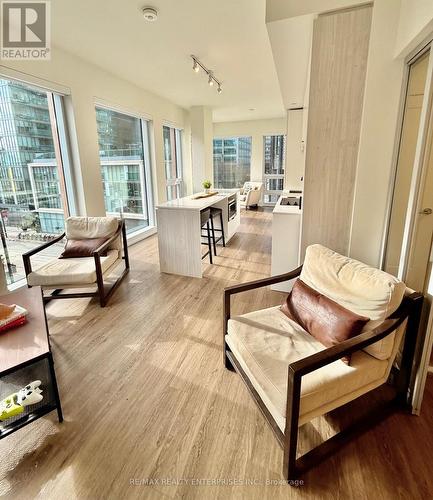 305 - 89 CHURCH STREET , Toronto, Ontario M5C 0B7 2