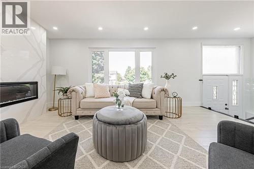 22 WILLIAM JOHNSON Street Unit# Mainfloor , Stoney Creek, Ontario L8J 1B4 3