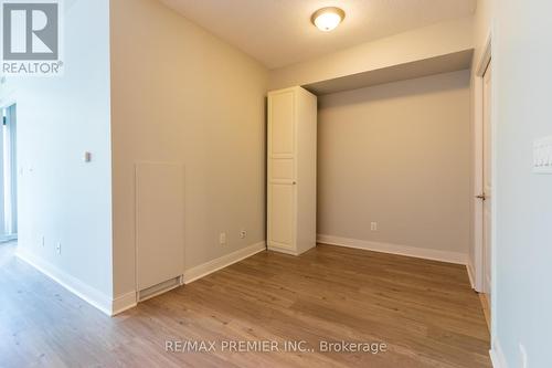 205 - 21 SCOLLARD STREET , Toronto, Ontario M5R 1G1 5