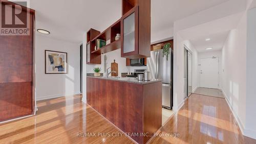 3011 - 381 FRONT STREET W , Toronto, Ontario M5V 3R8 4