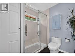 Upper Level full Ensuite - 