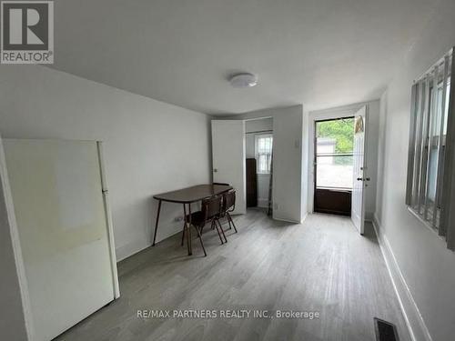 7 HENRY STREET , Toronto, Ontario M5T 1W9 4