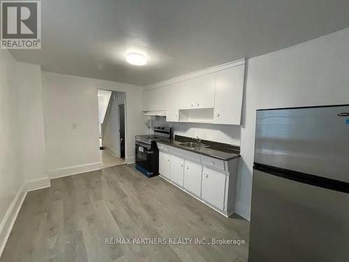 7 HENRY STREET , Toronto, Ontario M5T 1W9 5
