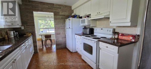 MAIN - 49 HALKIN CRESCENT , Toronto, Ontario M4A 1M8 2