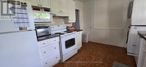 MAIN - 49 HALKIN CRESCENT , Toronto, Ontario M4A 1M8 4
