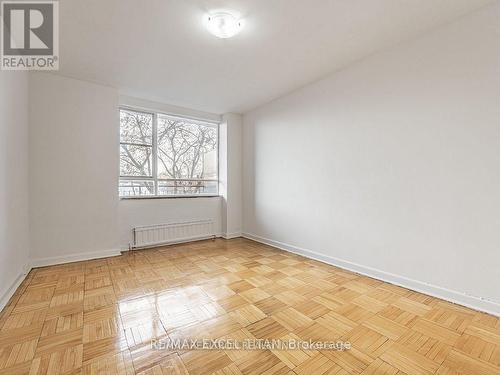 211 - 165 COSBURN AVENUE , Toronto, Ontario M4J 2L3 4