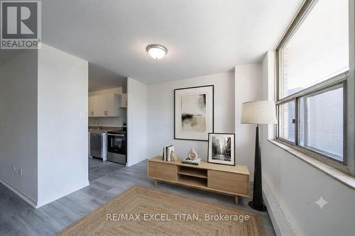 402 - 165 COSBURN AVENUE , Toronto, Ontario M4J 2L3 3