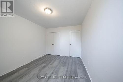 402 - 165 COSBURN AVENUE , Toronto, Ontario M4J 2L3 5
