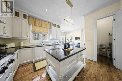 950 Fredonia Drive, Mississauga, ON 