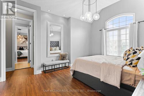 950 Fredonia Drive, Mississauga, ON 