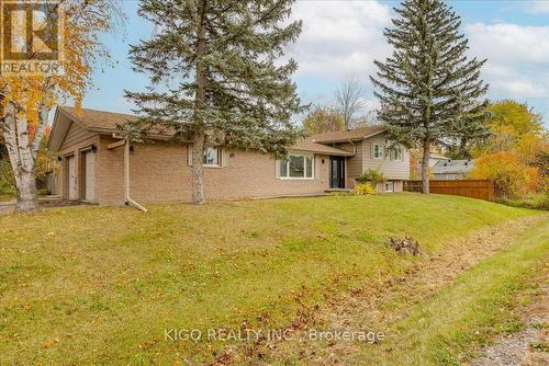UPPER - 5 EVELYN AVENUE , Georgina, Ontario L4P 3C8 5