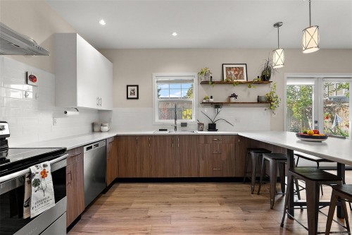 1113 Lyall St, Esquimalt, BC 