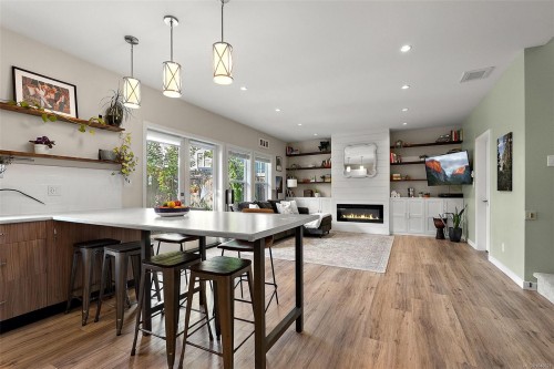 1113 Lyall St, Esquimalt, BC 