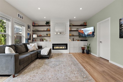 1113 Lyall St, Esquimalt, BC 