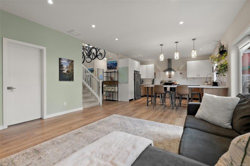 1113 Lyall St, Esquimalt, BC 