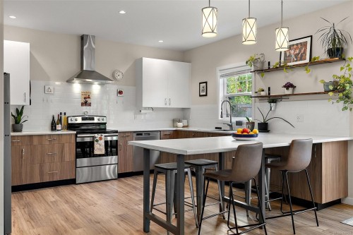 1113 Lyall St, Esquimalt, BC 