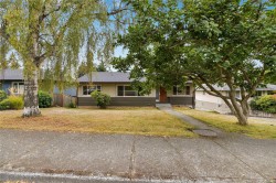 1277 Revercomb Pl  Victoria, BC V8V 3G5