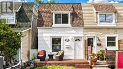 16 QUEENSDALE AVENUE Toronto, ON M4J 1X9