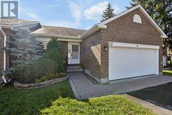 17 PINE NEEDLES COURT Ottawa, ON K2S 1G5