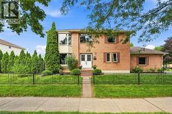 138 LIVINGSTON Avenue  Grimsby, ON L3M 4X1