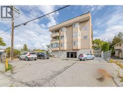 The rear of the building provides resident parking and access from Weyburn Street. - 