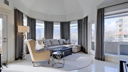 221-1088 Sunset Drive, Kelowna, BC 