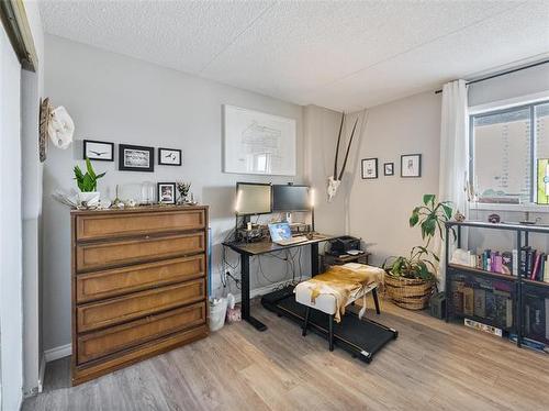 607-77 Edmonton St, Winnipeg, MB 