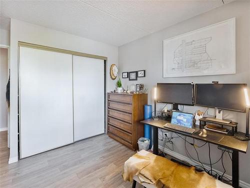 607-77 Edmonton St, Winnipeg, MB 