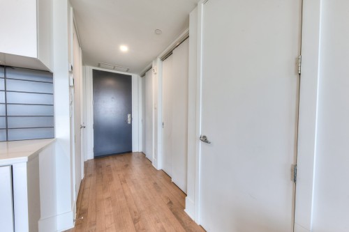 Mud Room - 703-360 Rue Atateken, Montréal (Ville-Marie), QC 