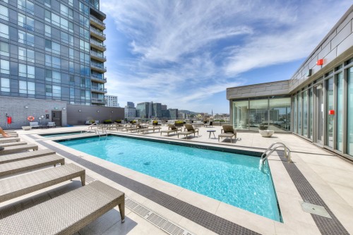 Pool - 703-360 Rue Atateken, Montréal (Ville-Marie), QC 