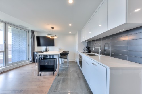 Kitchen - 703-360 Rue Atateken, Montréal (Ville-Marie), QC 