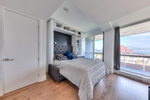 Bedroom - 703-360 Rue Atateken, Montréal (Ville-Marie), QC 
