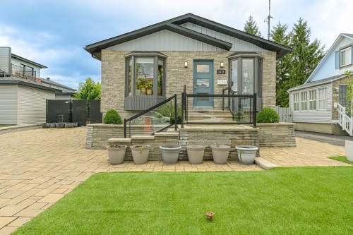2401 Rue Bédard  Longueuil (Le Vieux-Longueuil), QC J4M 1R2
