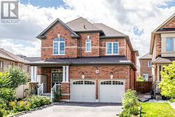 48 LANARK STREET Bradford West Gwillimbury, ON L3Z 0W7