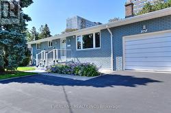 52 FAIRGLEN AVENUE Toronto, ON M1T 1G7