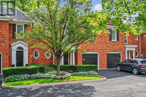74 Fairwood Place W, Burlington, ON 