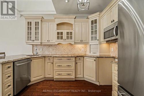 74 Fairwood Place W, Burlington, ON 