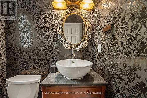 74 Fairwood Place W, Burlington, ON 
