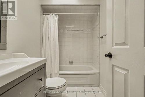 74 Fairwood Place W, Burlington, ON 