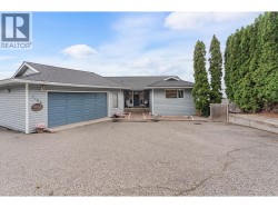 Double garage with extra parking for RV - 