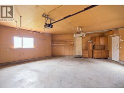 Access to garage from suite and its own door leading outside - 