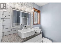 Ensuite bathroom - main suite - 