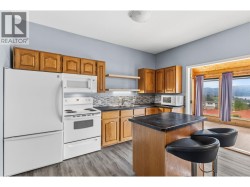 Kitchen - middle/basement suite - 