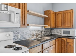 Kitchen - middle/basement suite - 