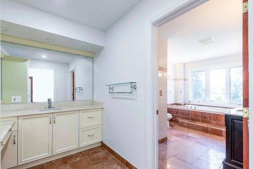 Salle de bains - 97 Rue Chatillon, Dollard-Des-Ormeaux, QC 